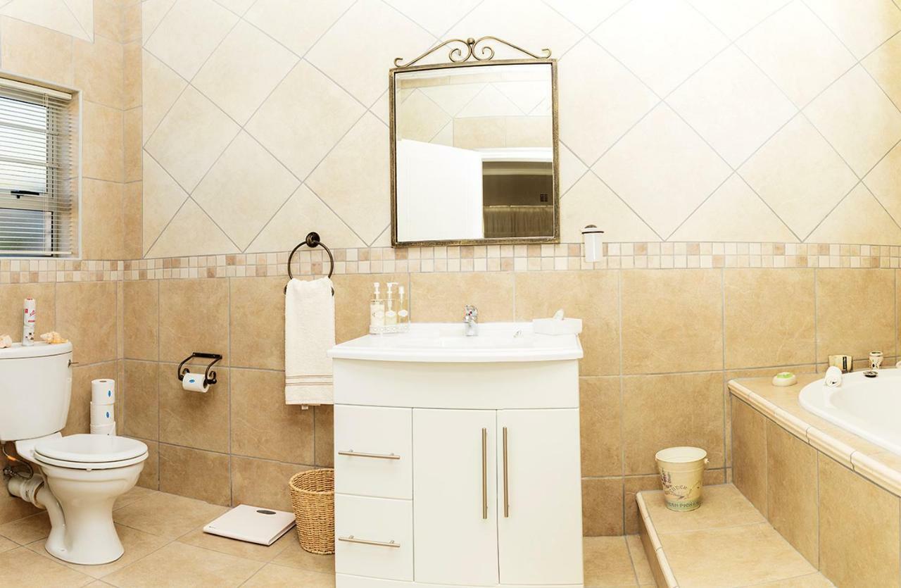 Settle Inn Self Catering Accommodation Colchester Esterno foto