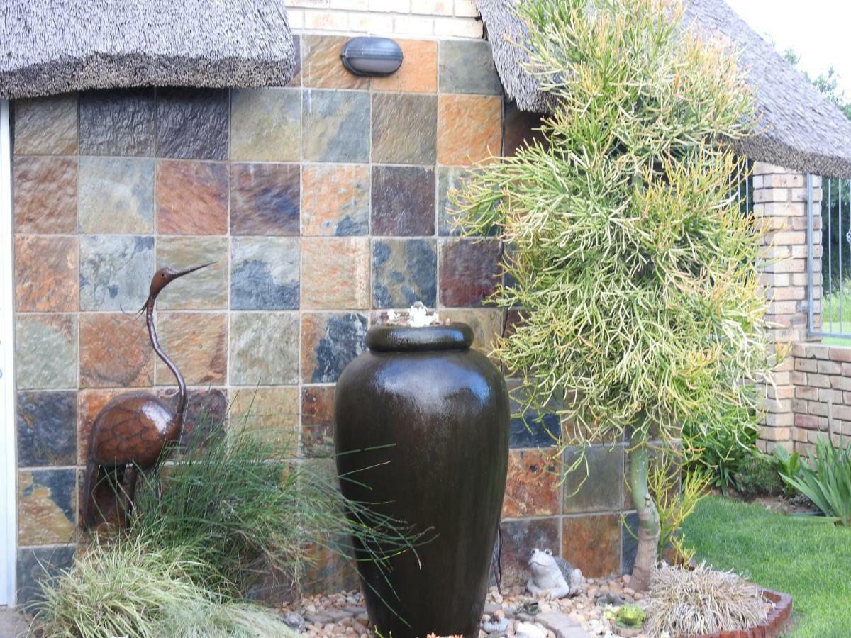 Settle Inn Self Catering Accommodation Colchester Esterno foto