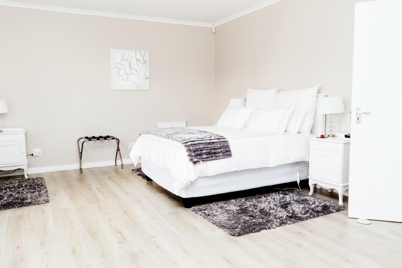 Settle Inn Self Catering Accommodation Colchester Esterno foto