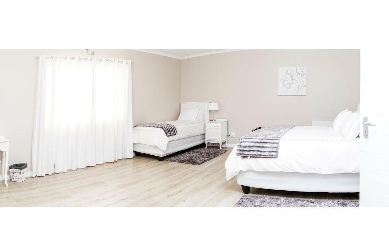 Settle Inn Self Catering Accommodation Colchester Esterno foto